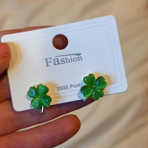 Lucky Charm Four Leaf Clover Earrings Green & Gold - Picture 1 of 7